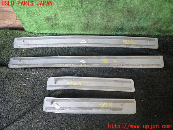 1UPJ-9226277740]ベンツ GLK300 4MATIC X204(204981)スカッフプレート 中古_4