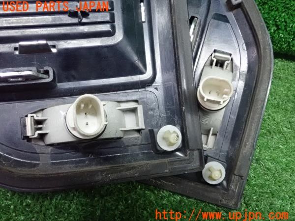 3UPJ=9226280514]BMW ミニ(MINI)クーパーD クロスオーバー(YT20 F60)純正サイドスカットル サイドマーカー 左右 中古_4