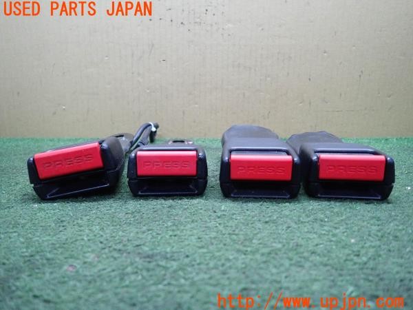 3UPJ=9226340631]ポルシェ 968(968)純正 シートベルトキャッチ 中古_3