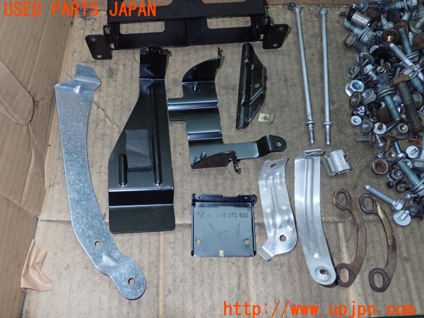 3UPJ=9226370720]BMW Z4 ロードスター(BT30 E85)前期 ネジ・ナット・ステー類 セット ジャンク_3