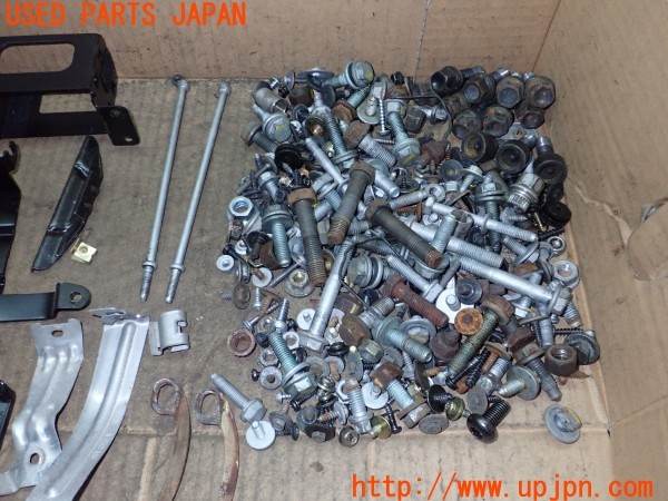 3UPJ=9226370720]BMW Z4 ロードスター(BT30 E85)前期 ネジ・ナット・ステー類 セット ジャンク_4