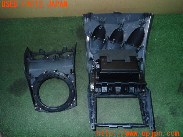 3UPJ=9226430605]フェアレディZ(HZ33)前期 純正 オーディオパネル シフトパネル カーボン調カバー付き 中古_5
