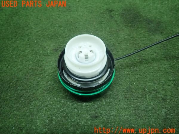 3UPJ=9226470120]CX-5(KF2P)純正 燃料タンクキャップ フューエルキャップカバー付き 中古_3