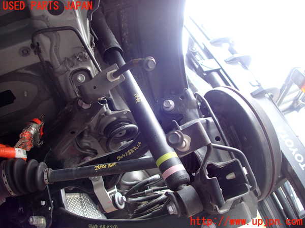 2UPJ-9226485070]ヤリス(YARIS) ハイブリッド(MXPH15)右リアショックアブソーバー 中古_2