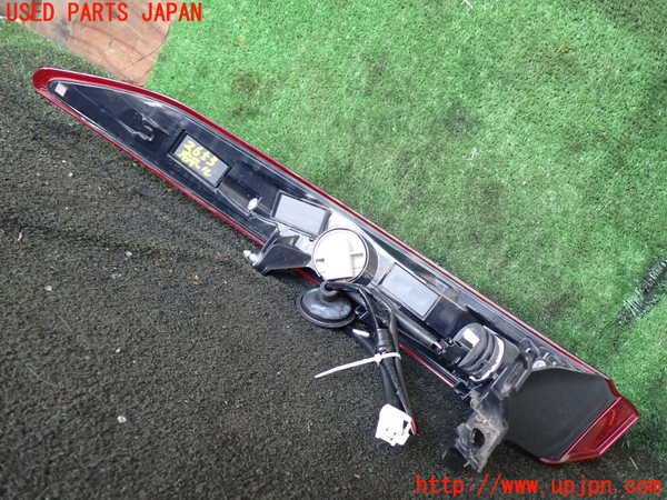 5UPJ-9226531530]ハリアー(MXUA80)右テールランプ 中古_2
