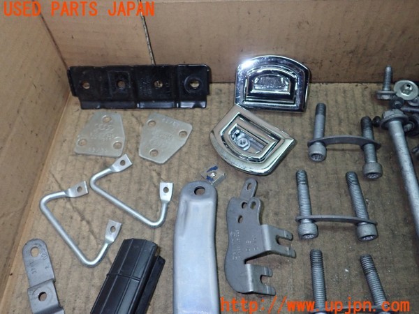 3UPJ=9226540720]アウディ TT クーペ (8JCDA)ネジ・ナット・ステー類 セット ジャンク_2