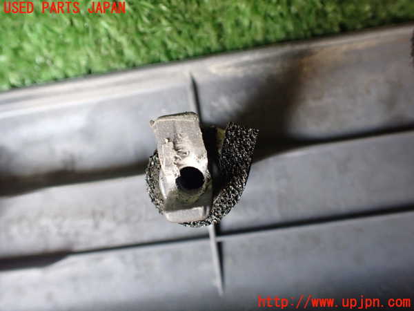 1UPJ-9226577740]ハイラックスサーフ(RZN185W)スカッフプレート 中古_4