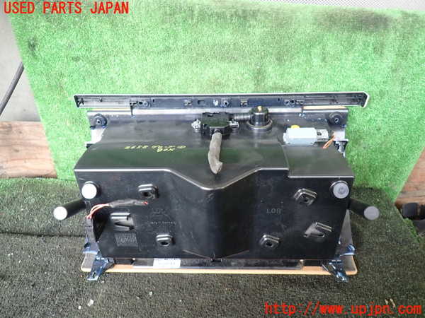 1UPJ-9226587516]ポルシェ・カイエン GTS(9PAM4801G)グローブボックス1 中古_4