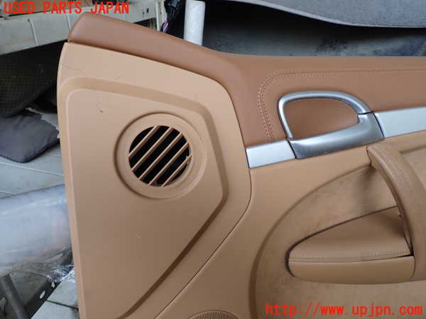 1UPJ-9226581234]ポルシェ・カイエン GTS(9PAM4801G)右前ドア内張り 中古_2
