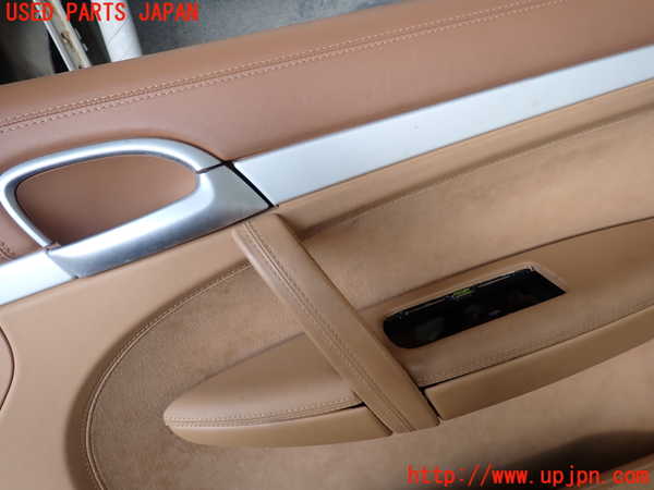 1UPJ-9226581234]ポルシェ・カイエン GTS(9PAM4801G)右前ドア内張り 中古_3