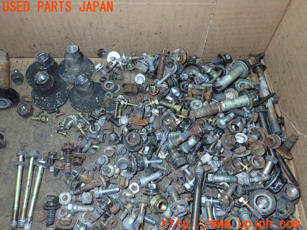 3UPJ=9226610720]ハイラックスサーフ(RZN185W)前期 ネジ・ナット・ステー類 セット ジャンク_3