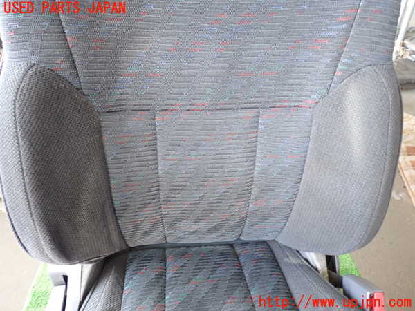 2UPJ-9226617035]ハイラックスサーフ(RZN185W)運転席シート 中古_3