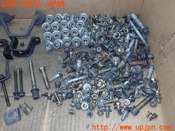 3UPJ=9226650720]ハイエースワゴン(LH100G)ネジ・ナット・ステー類 セット ジャンク_4