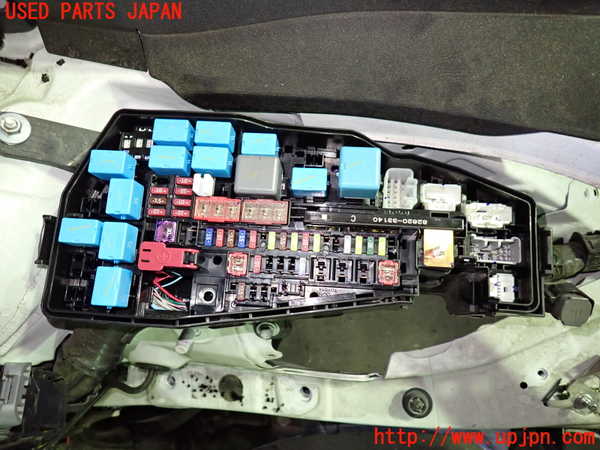 1UPJ-9226686742]カムリハイブリッド(AXVH70)ヒューズボックス2 中古_2