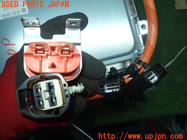 3UPJ=9226730512]アウトランダー(GN0W)純正 W005T70481 DC/DCコンバーター? 中古_3