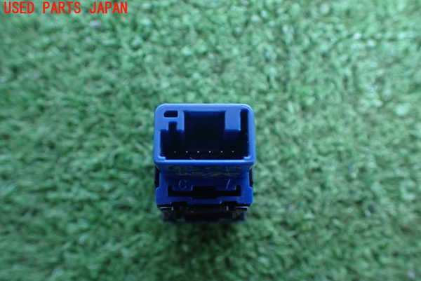 2UPJ-9226806309]ヤリス(YARIS) ハイブリッド(MXPH15)スイッチ4 (ヘッドライトオート) 中古_4