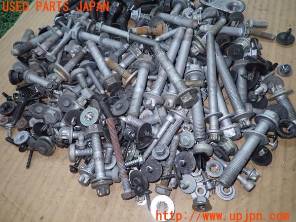 3UPJ=9226900720]BMW ミニ(MINI)クーパーD クラブマン(LR20 F54)ネジ・ナット・ステー類 ジャンク_3