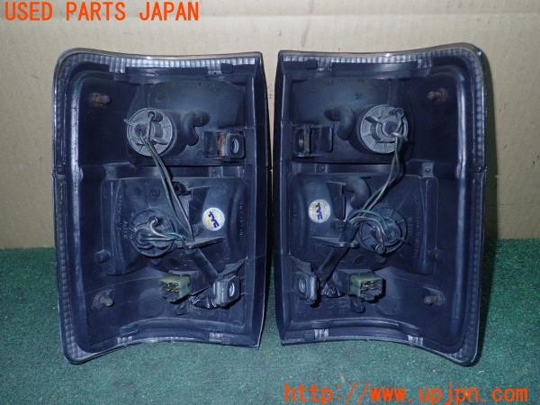 3UPJ=9226950033]ハイラックスサーフ(LN130G)TYC 11-3205 11-3206 テールランプ② 中古_4