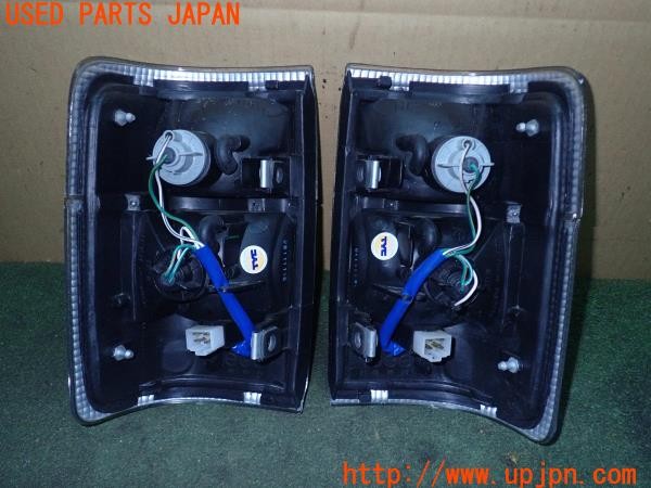 3UPJ=9226950547]ハイラックスサーフ(LN130G)TYC 11-3205 11-3206 テールランプ① 中古_2