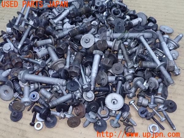 3UPJ=9227020720]BMW M135i(1B30 F20)ネジ・ナット・ステー類 ジャンク_3