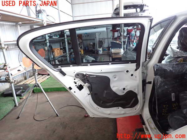 2UPJ-9227021320]BMW M135i(1B30)(F20)左後ドア 中古(43R-001734 M532)_5