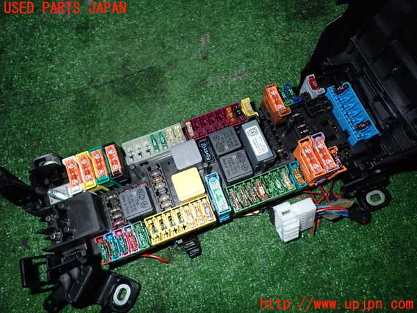 1UPJ-9227056742]ベンツ CLA180 シューティングブレーク X117(117942)ヒューズボックス2 中古_3