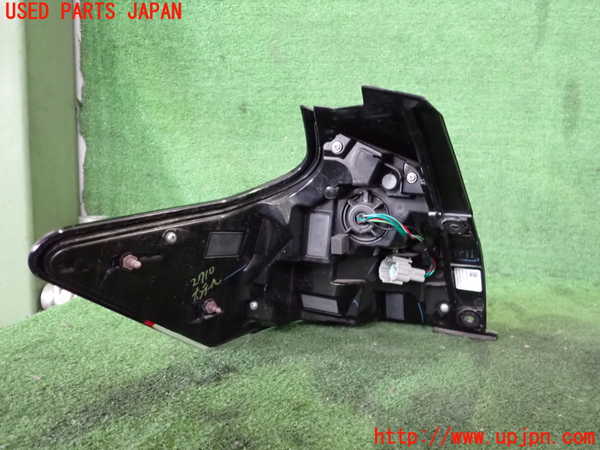 2UPJ-9227101530]キックス(RP15)右テールランプ 中古_2