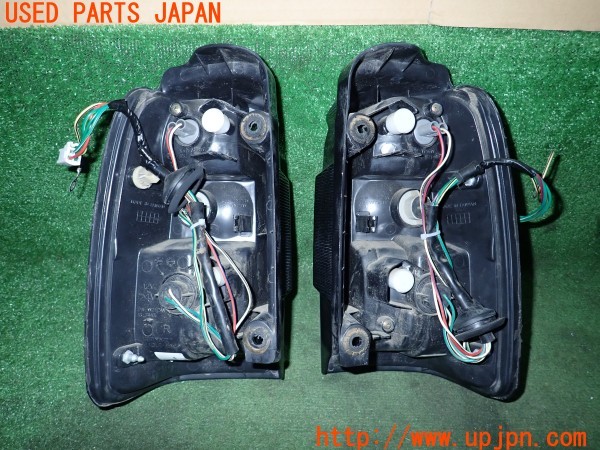 3UPJ=9227120547]ハイラックスサーフ(RZN185W)中期 EAGLE EYES イーグルアイズ EE-TY672 テールランプ 中古_2