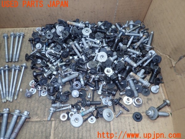 3UPJ=9227150720]BMW ミニ(MINI)クーパーS (XS20 F55)ネジ・ナット・ステー類 セット ジャンク_3