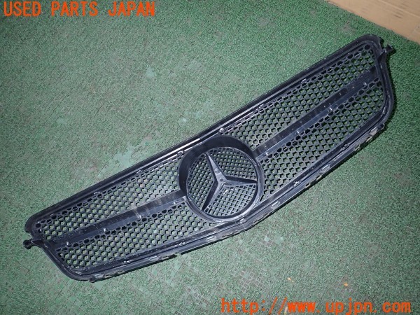 3UPJ=9227180047]ベンツ C180 クーペ(204349)純正 フロントグリル 中古_2