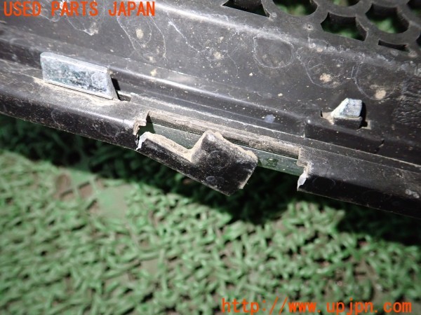 3UPJ=9227180047]ベンツ C180 クーペ(204349)純正 フロントグリル 中古_5