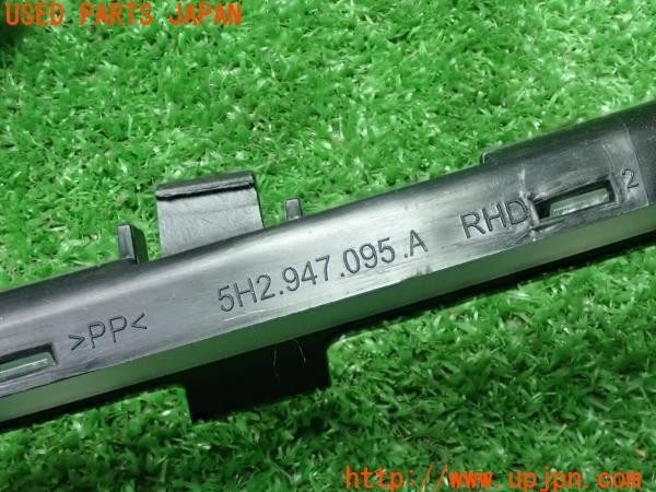 3UPJ=9227190512]VW ゴルフ ｅＴＳＩ アクティブ(CDDLA CD1系)純正 LEDイルミ 助手席側 ダッシュインパネ 5H2947095A 中古_5