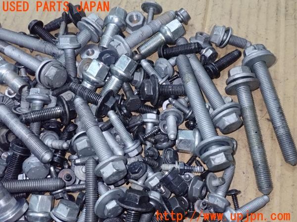 3UPJ=9227190720]VW ゴルフ ｅＴＳＩ アクティブ(CDDLA CD1系)ネジ・ナット・ステー類 ジャンク_3