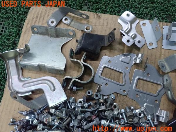 3UPJ=9227220720]アウトランダーPHEV(GG2W)前期 ネジ・ナット・ステー類 ジャンク_2