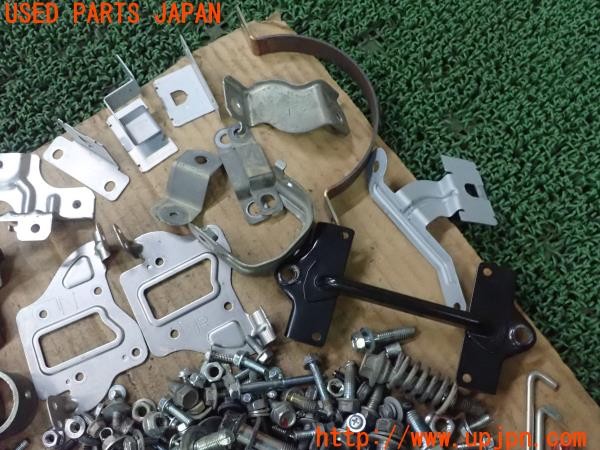 3UPJ=9227220720]アウトランダーPHEV(GG2W)前期 ネジ・ナット・ステー類 ジャンク_3