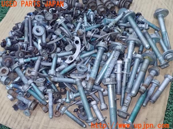 3UPJ=9227370720]VW トゥアレグ V6(7LBMVA)前期 ネジ・ナット・ステー類 ジャンク_3