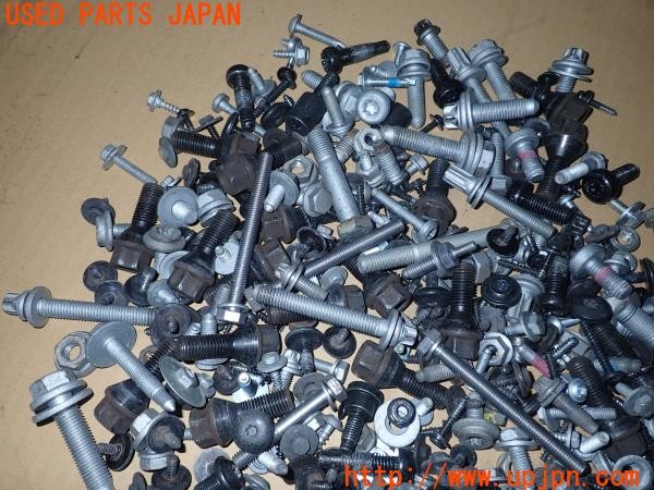 3UPJ=9227510720]BMW 320i(PG20 E90)ネジ・ナット・ステー類 ジャンク_2