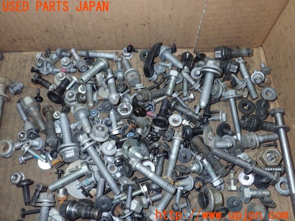 3UPJ=9227550720]BMW M3 クーペ(WD40 E92)前期 ネジ・ナット・ステー類 セット ジャンク_4