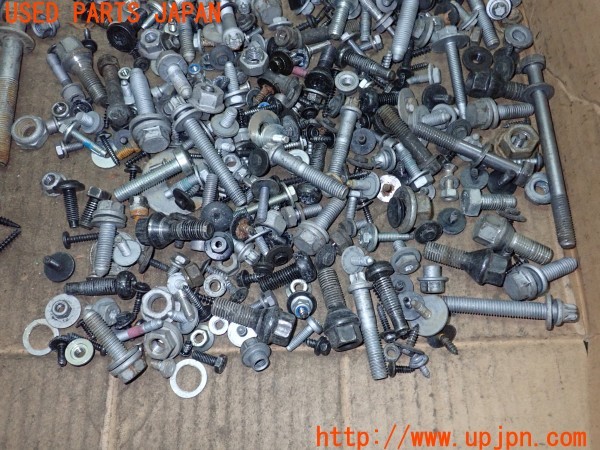 3UPJ=9227550720]BMW M3 クーペ(WD40 E92)前期 ネジ・ナット・ステー類 セット ジャンク_5