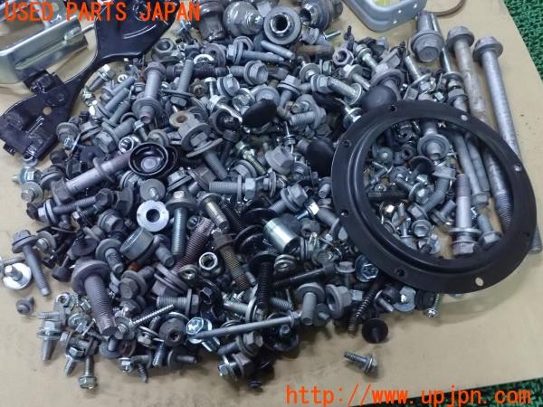3UPJ=9227590720]レクサス LS600h(UVF45)後期 ネジ・ナット・ステー類 ジャンク_3