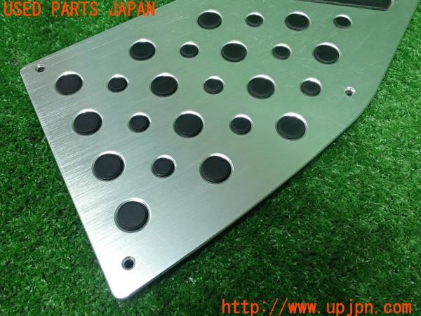 3UPJ=9227670627]ランサーエボリューションX(CZ4A)純正 フットレスト 中古_3
