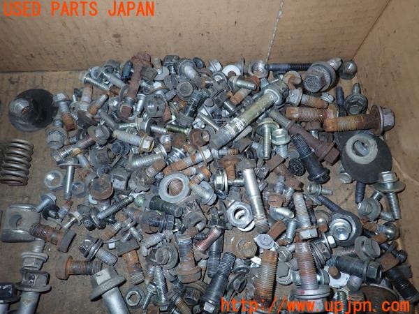 3UPJ=9227720720]ハイエースバン 200系(KDH205V 1型)ネジ・ナット・ステー類  セット ジャンク_4