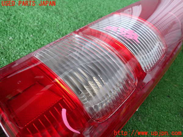 2UPJ-9227721530]ハイエースバン200系(KDH205V)右テールランプ 中古_2