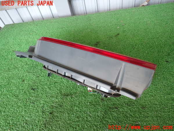 2UPJ-9227721530]ハイエースバン200系(KDH205V)右テールランプ 中古_3