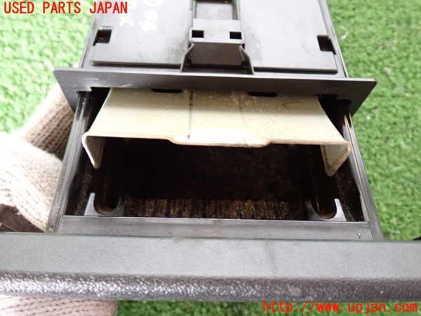 2UPJ-9227727821]ハイエースバン200系(KDH205V)灰皿1 中古_2