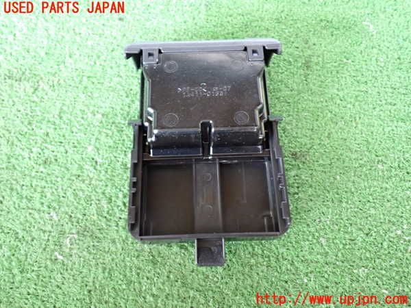 2UPJ-9227727821]ハイエースバン200系(KDH205V)灰皿1 中古_4