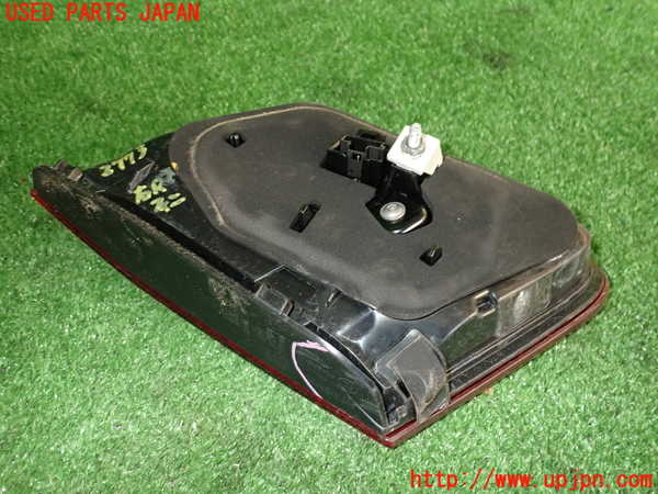 2UPJ-9227731550]ベンツ E250(212036C)右リアフィニッシャー 中古_2