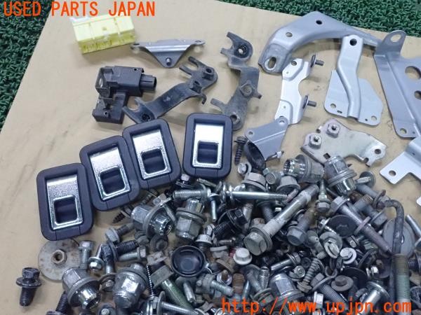 3UPJ=9227740720]レクサス RX350(GGL10W)ネジ・ナット・ステー類 ジャンク_3