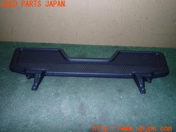 3UPJ=9227780602]アバルト 124スパイダー(NF2EK)純正 ウィンドディフレクター 中古_4