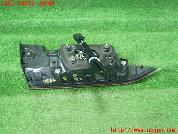 1UPJ-9227821550]レクサス・ES300h(AXZH10)右リアフィニッシャー 中古_2